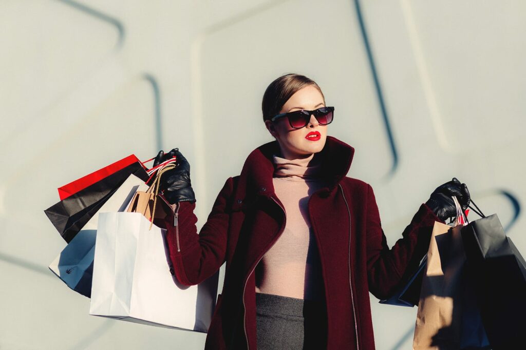Growing up with your sugar daddy: benefits to your life Mujer de compras de lujo